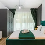 Bellatrix With Parking-tractoru Coresi Apartment Brasov