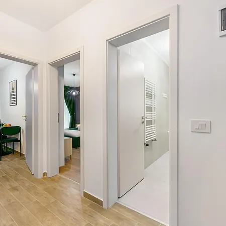 Bellatrix With Parking-tractoru Coresi Apartment *