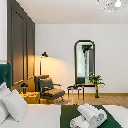 Bellatrix With Parking-tractoru Coresi * Брашов