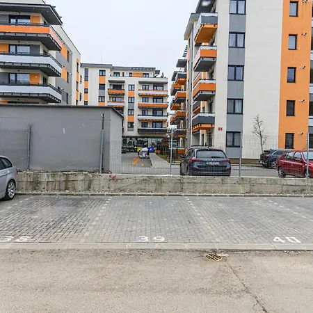 Bellatrix With Parking-tractoru Coresi * Брашов