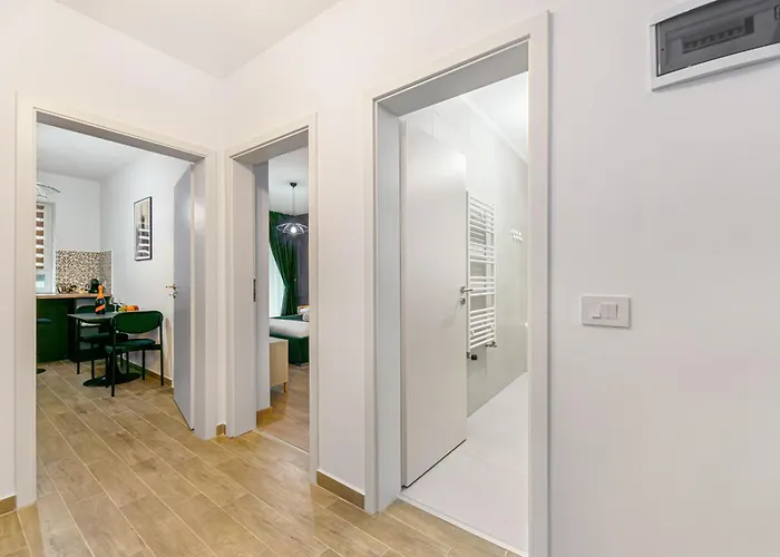 Bellatrix With Parking-tractoru Coresi Apartment *