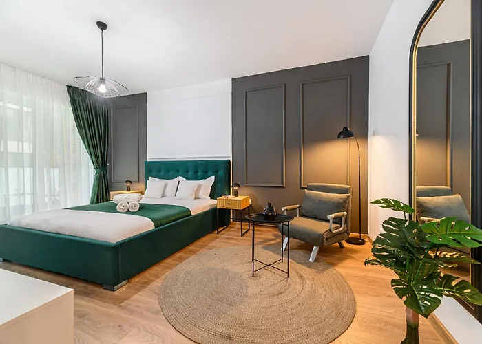 Bellatrix With Parking-tractoru Coresi Brașov