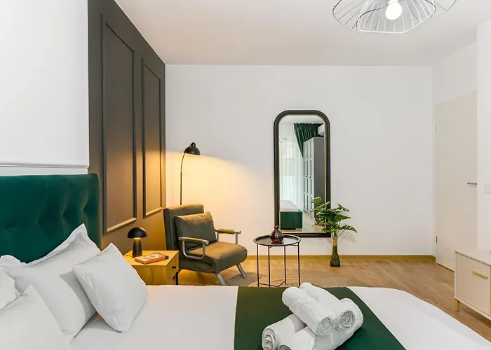 Bellatrix With Parking-tractoru Coresi * Brașov